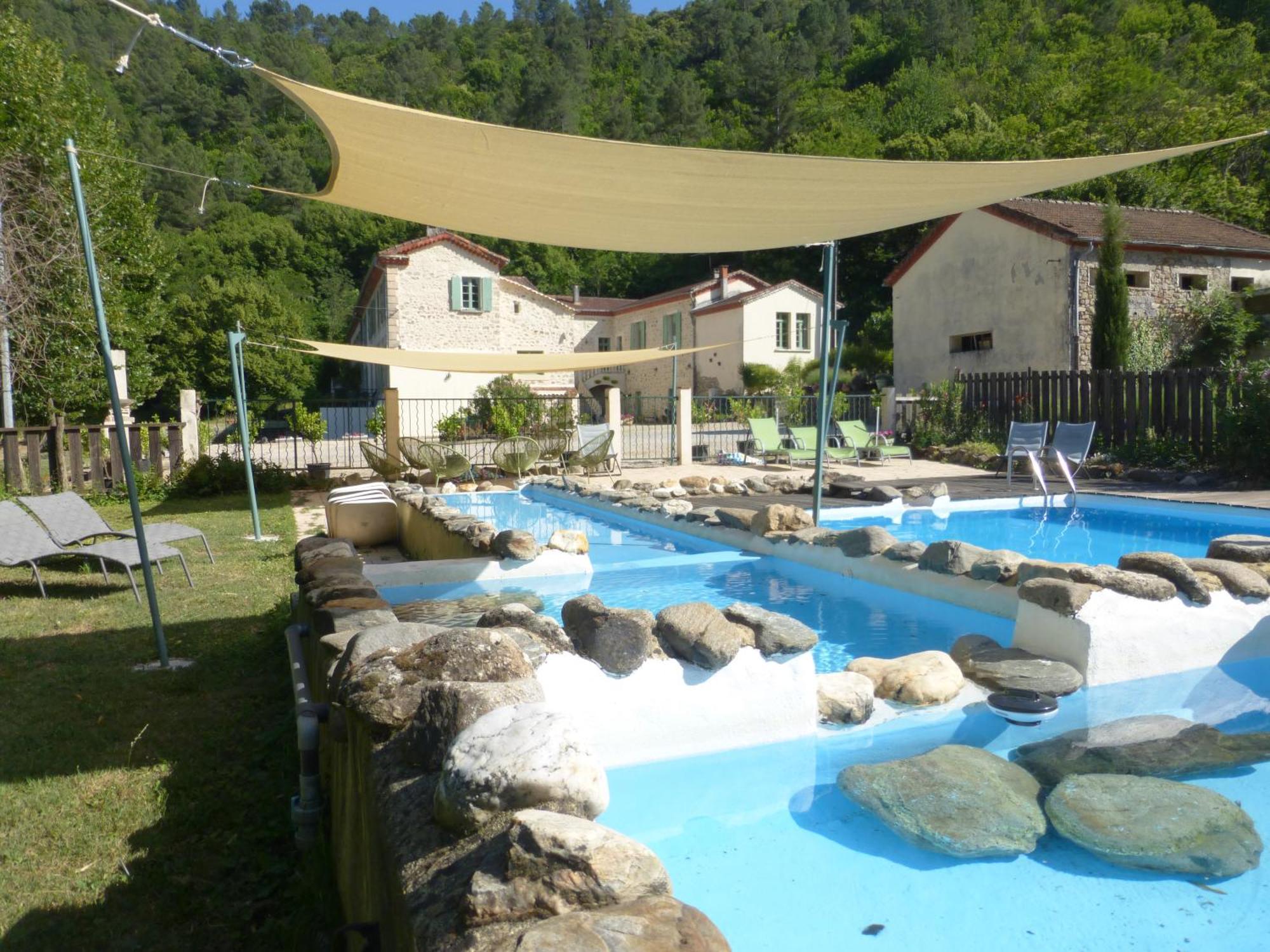 Chateau Du Fraissinet, 6 Gites Sleeping 2-8 Guests, Pool And River On Site La Tronche  Экстерьер фото