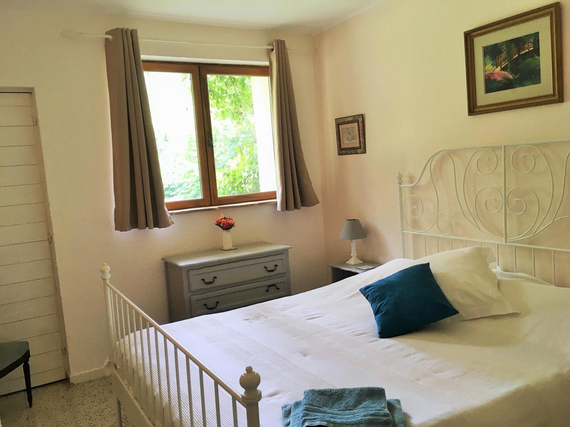 Chateau Du Fraissinet, 6 Gites Sleeping 2-8 Guests, Pool And River On Site La Tronche  Экстерьер фото