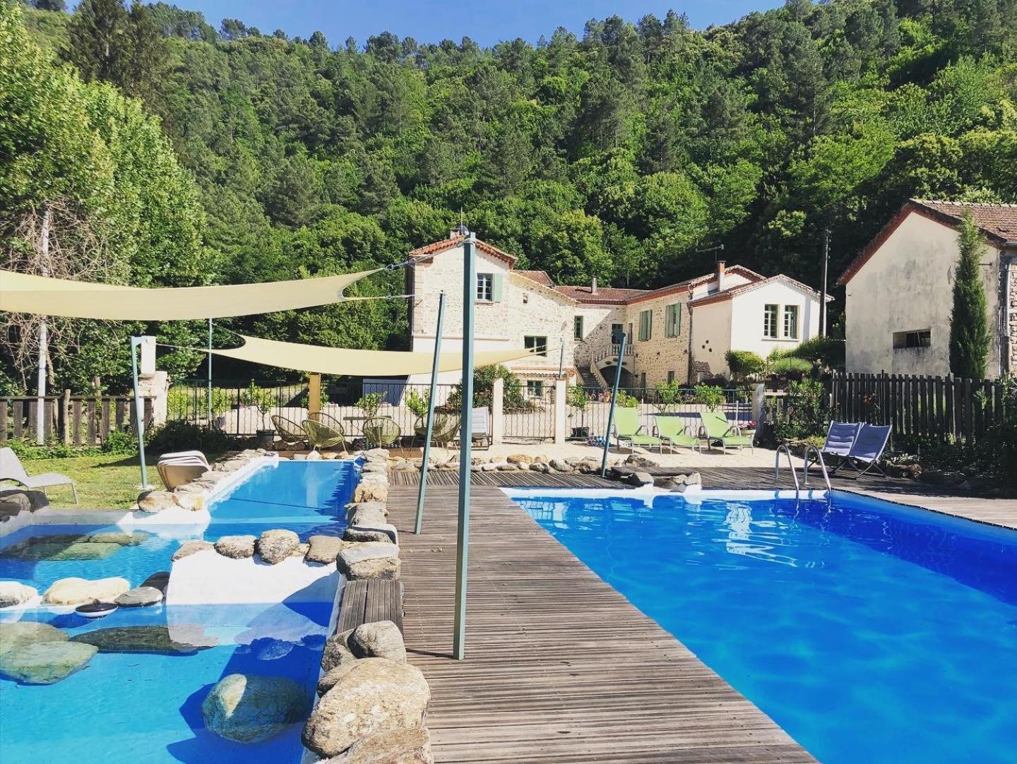 Chateau Du Fraissinet, 6 Gites Sleeping 2-8 Guests, Pool And River On Site La Tronche  Экстерьер фото
