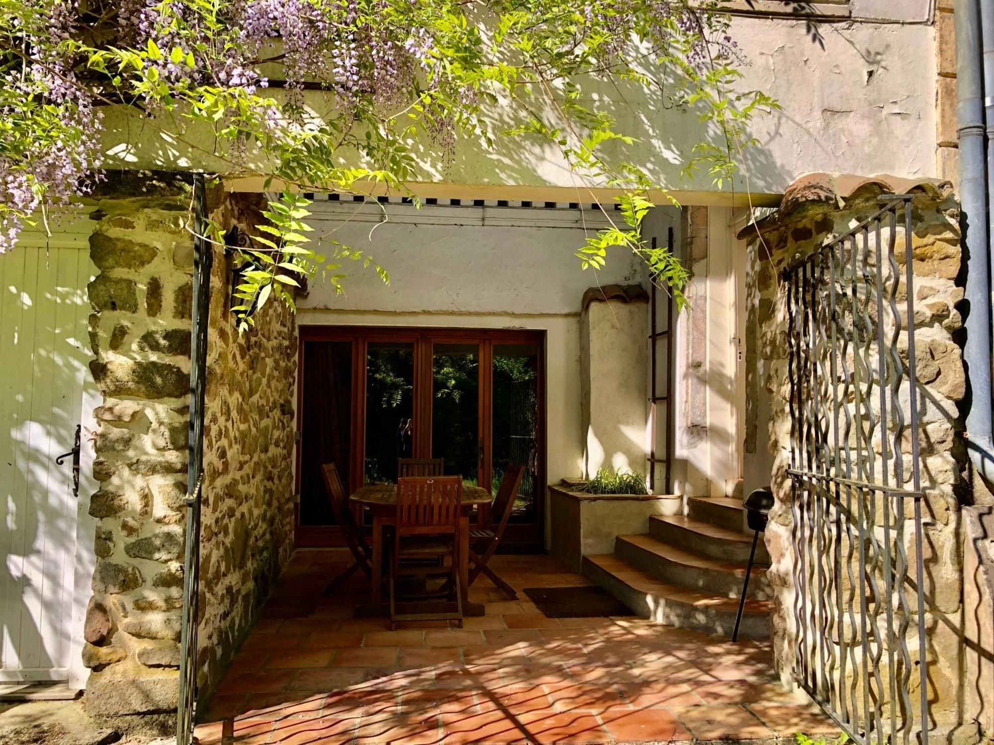 Chateau Du Fraissinet, 6 Gites Sleeping 2-8 Guests, Pool And River On Site La Tronche  Экстерьер фото