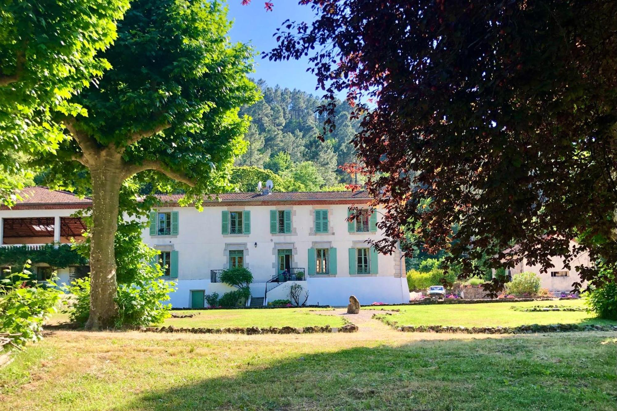 Chateau Du Fraissinet, 6 Gites Sleeping 2-8 Guests, Pool And River On Site La Tronche  Экстерьер фото