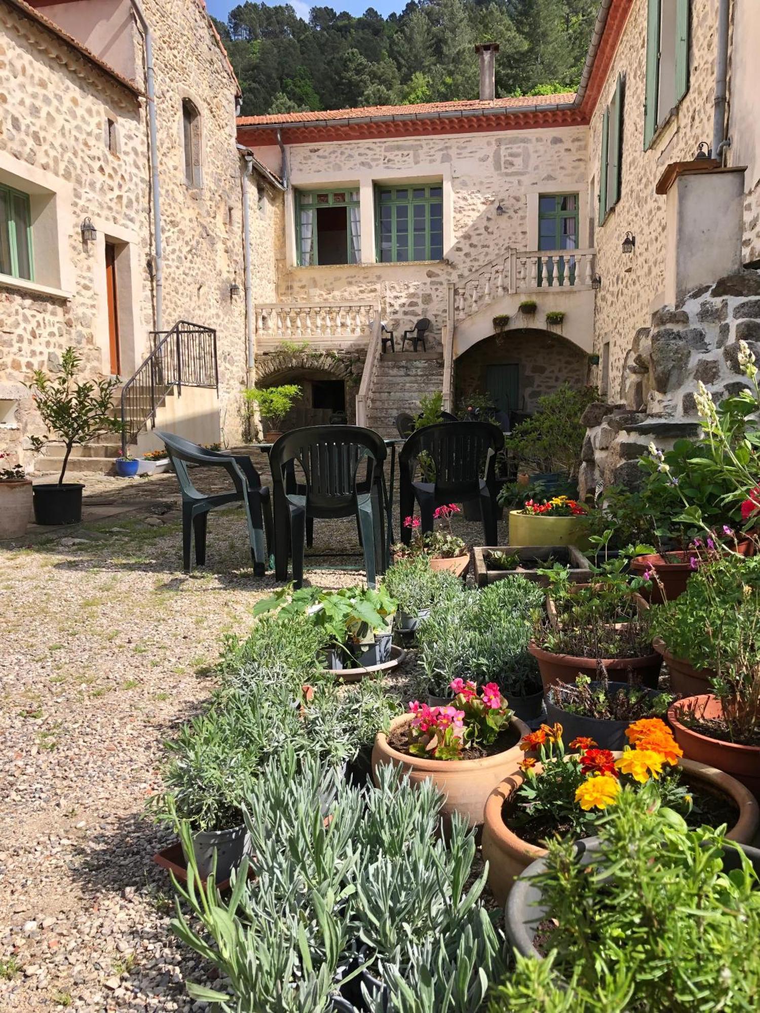 Chateau Du Fraissinet, 6 Gites Sleeping 2-8 Guests, Pool And River On Site La Tronche  Экстерьер фото