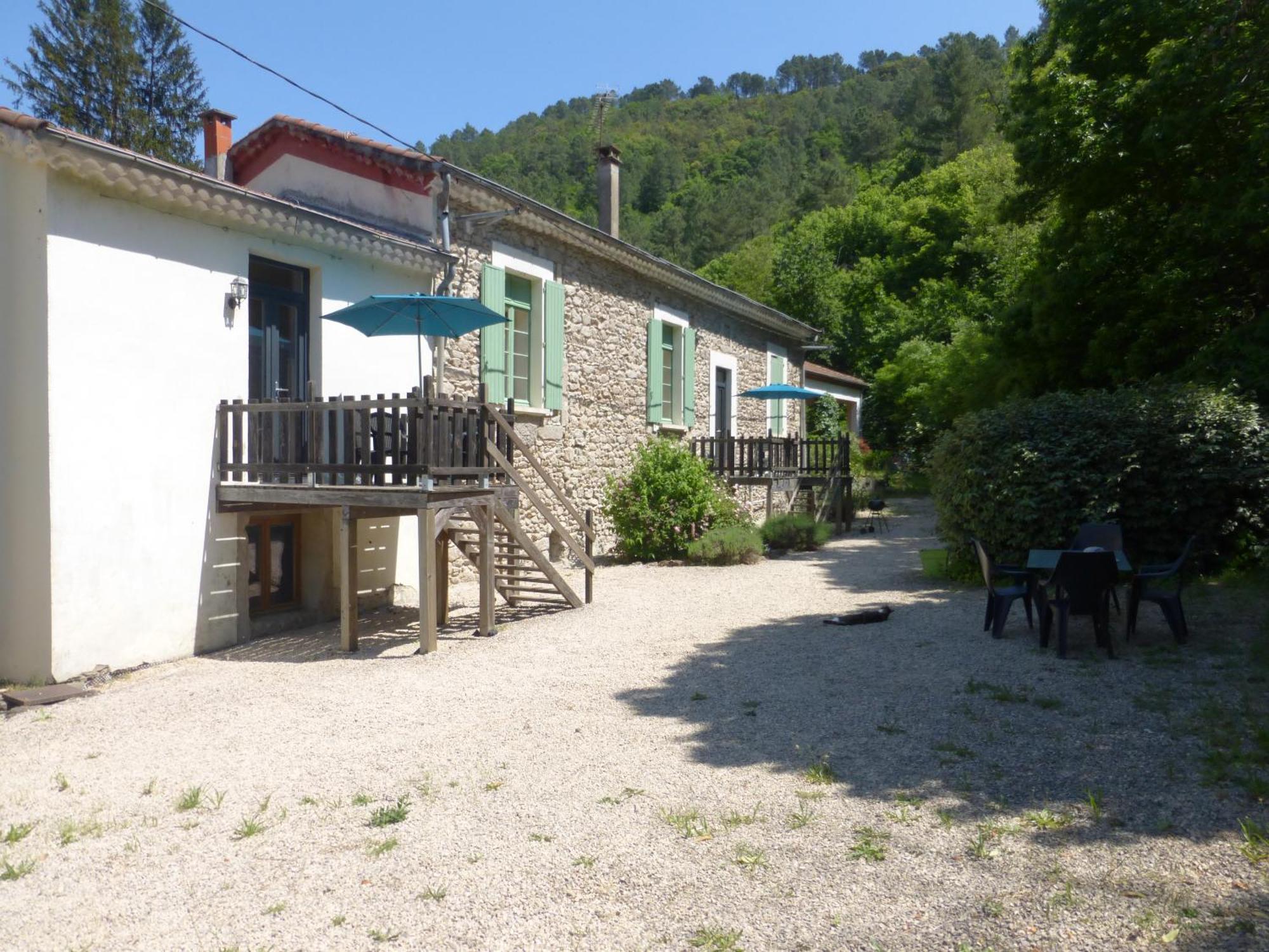 Chateau Du Fraissinet, 6 Gites Sleeping 2-8 Guests, Pool And River On Site La Tronche  Экстерьер фото