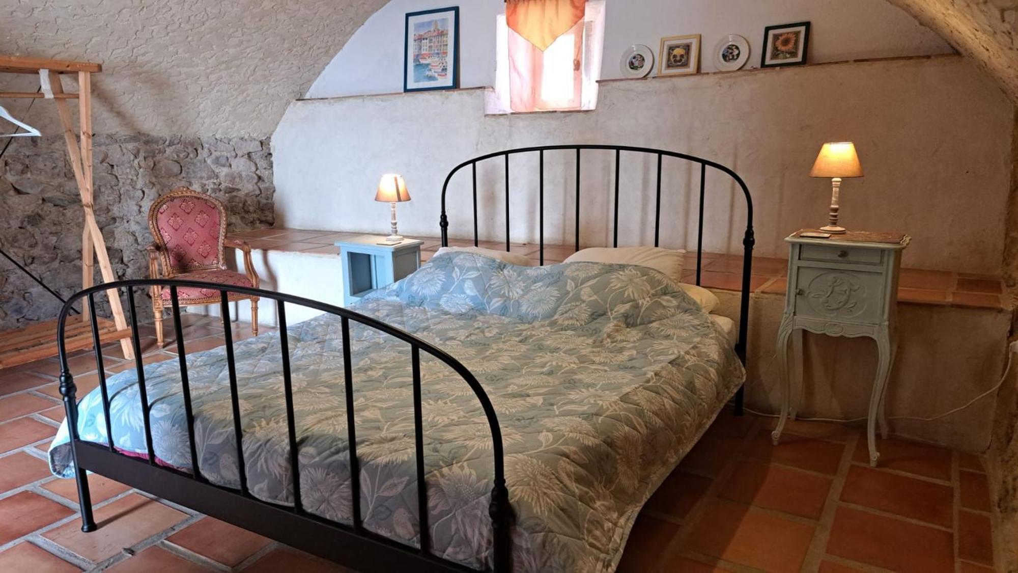 Chateau Du Fraissinet, 6 Gites Sleeping 2-8 Guests, Pool And River On Site La Tronche  Экстерьер фото